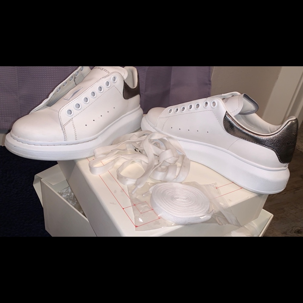 Alexander McQueen Metallic bask size 37/7 women